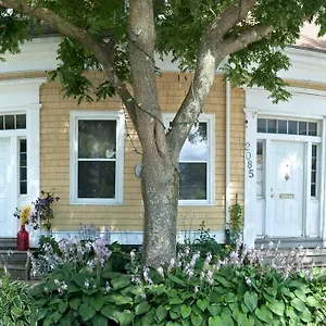 Downtown One Bedroom/historic Bauer Terrace Halifax